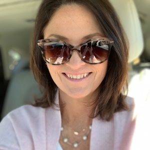 Meet your Posher, Holly